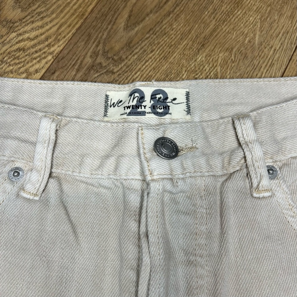 NWT $68 Free People cream distressed cut off shorts - Size 28 - Picture 5 of 8